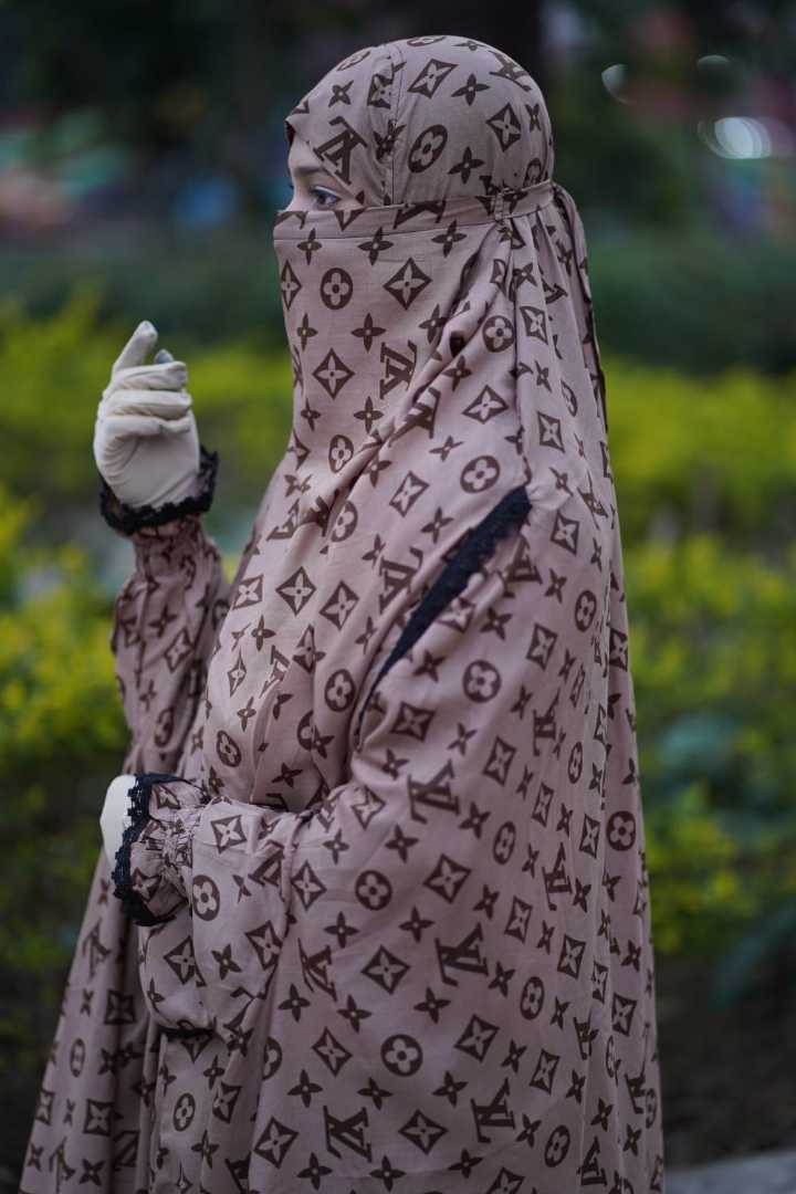 খিমার,প্লাজু,সেট